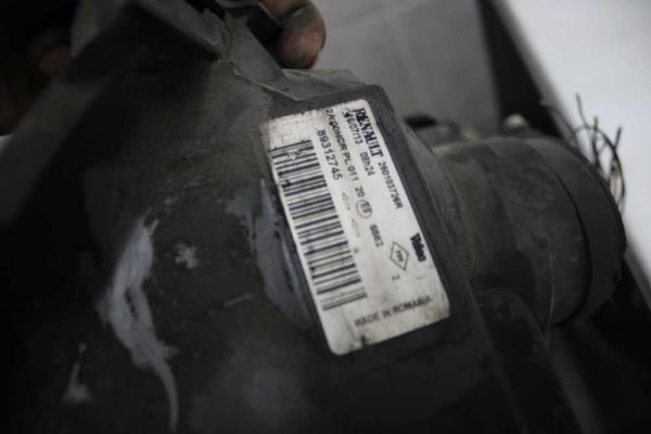 PHARE DROIT RENAULT - Vue 3